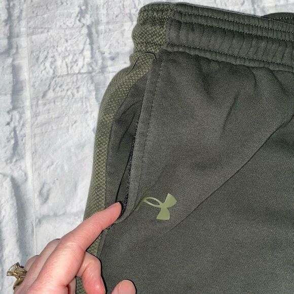 Under Armour youth L camo print jogger sweatpants w/elastic waist & drawstring - Picture 3 of 7